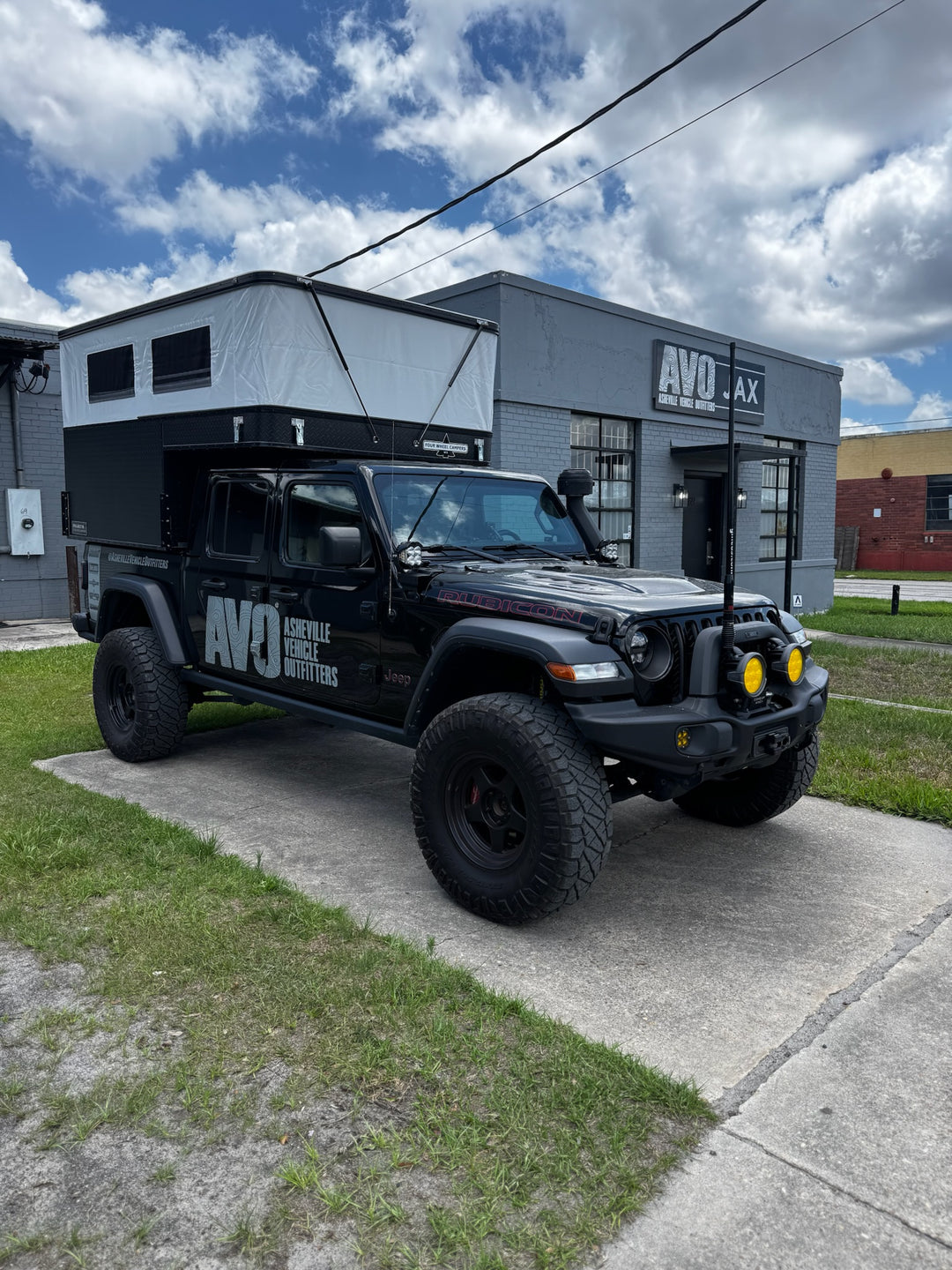 Pre-Owned Four Wheel Campers Project M for Jeep Gladiator