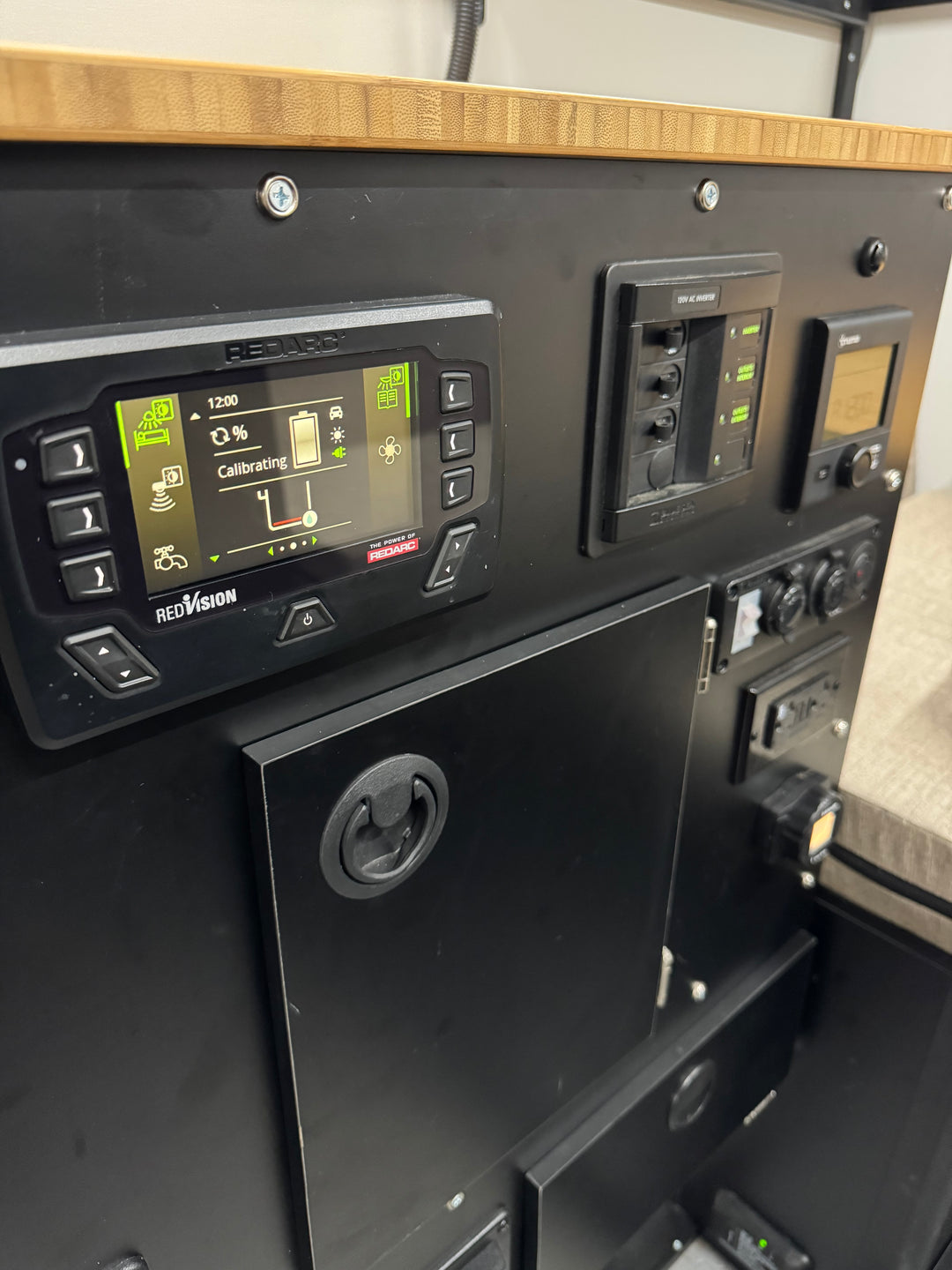 Pre-Owned Four Wheel Campers Hawk Front Dinette Camper