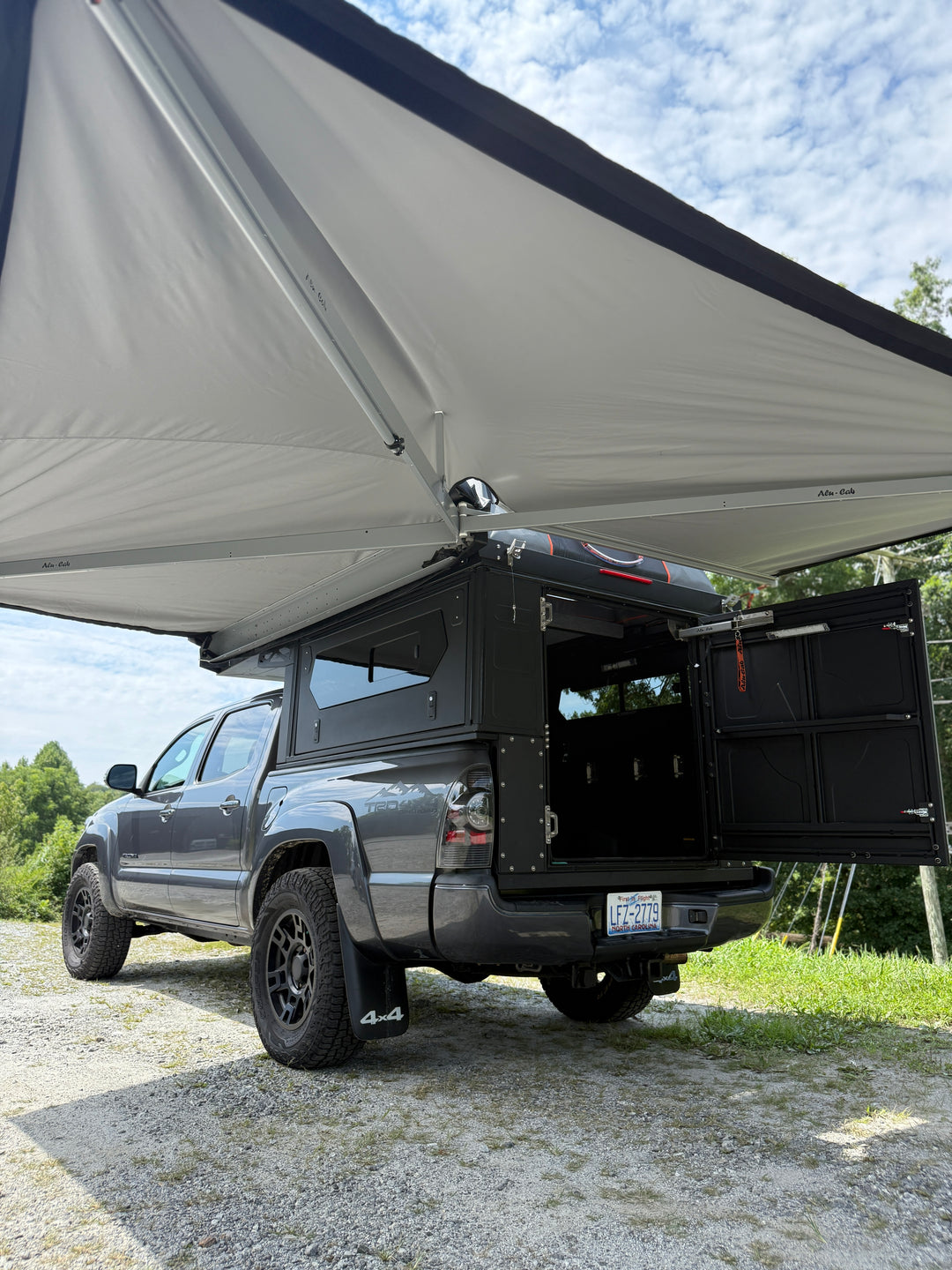 Pre-Owned Alu-Cab ModCAP Camper for 5' Mid Size Bed Trucks